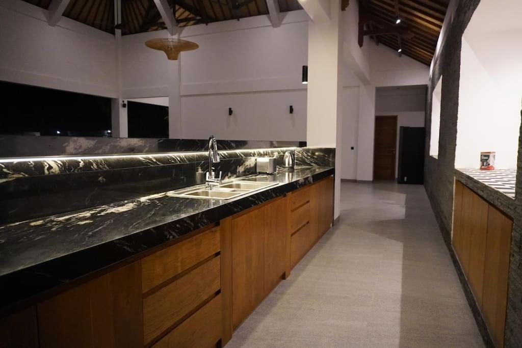 Villa Vespa Lovina Экстерьер фото